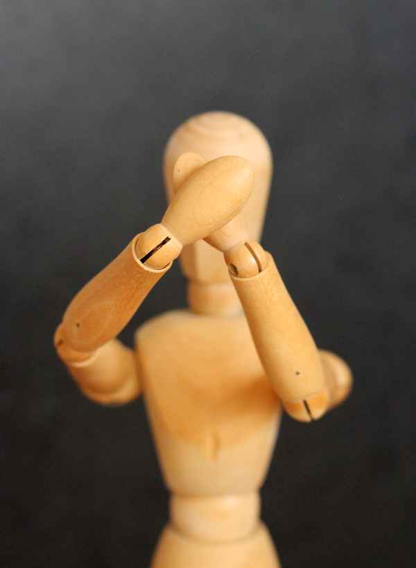 HolzModell mit Schmerzen