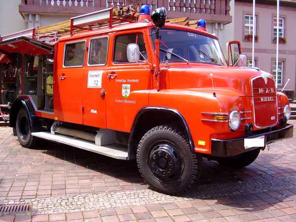Ta - tü - ta - ta, die Feuerwehr ist da . . .
