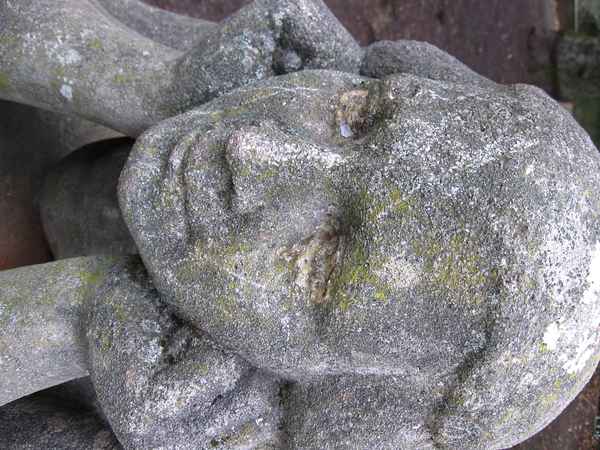 Frau aus Stein