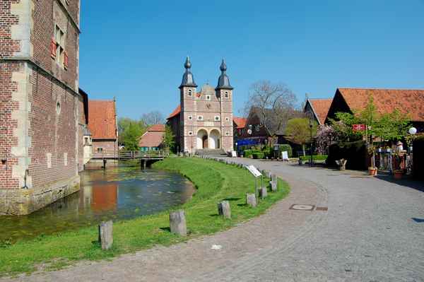 Wasserschloss Raesfeld mit Schlosskapelle