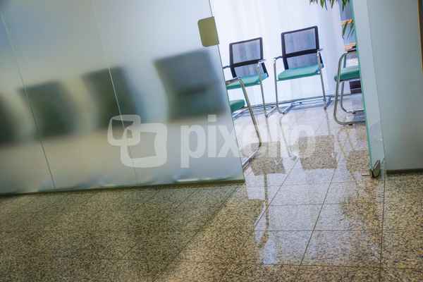 Im Wartezimmer 1