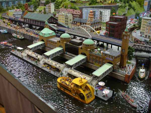 Modellbau_Landungsbrücken Hafen HH _im "Miniatur-Wunderland" Hamburg