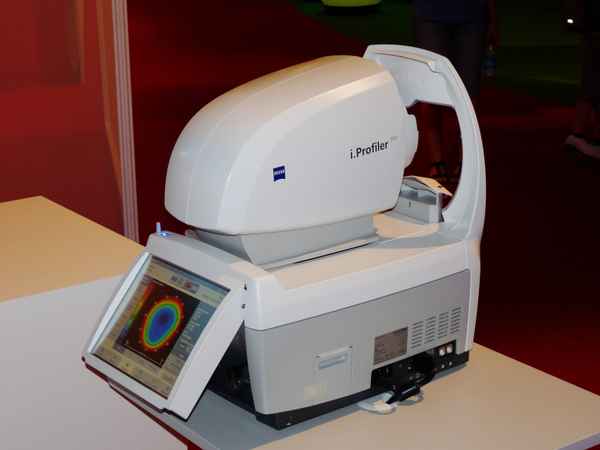 Messung beim Augenarzt