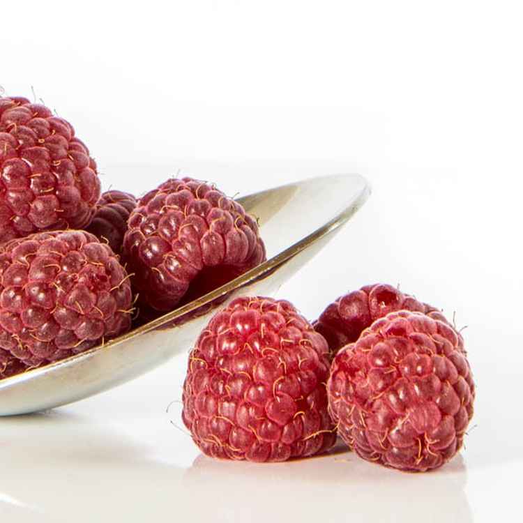 Ein Löffel voll Himbeeren