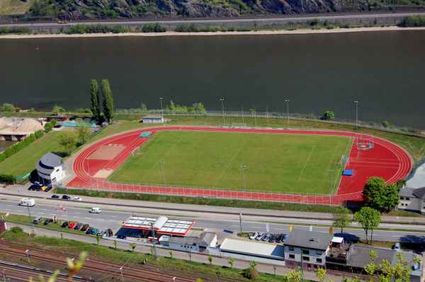 Oberwesel, städtische Sportanlage aus der Vogelperspektive