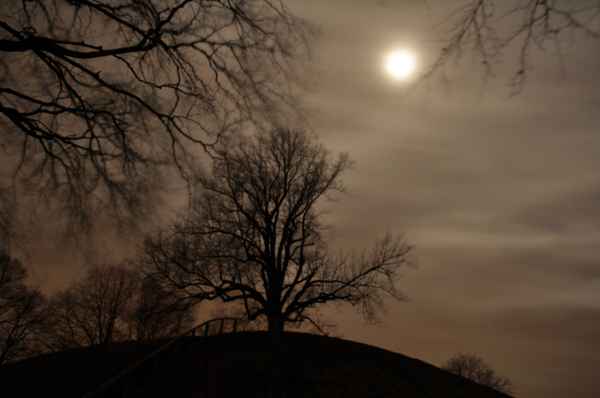 Plytenberg bei Nacht