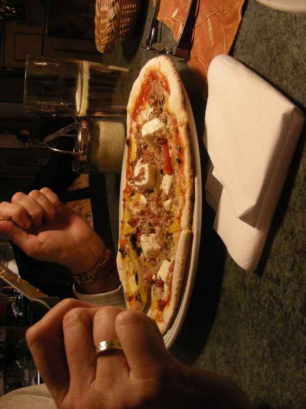 Pizza mit Schafskäse