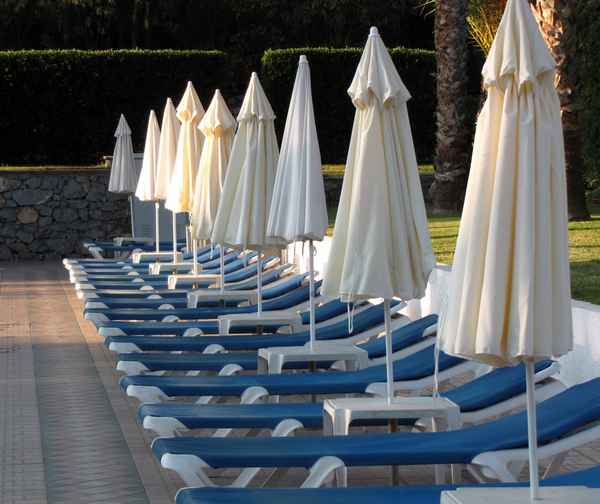 Früh morgens ist die Welt am Pool noch in Ordnung