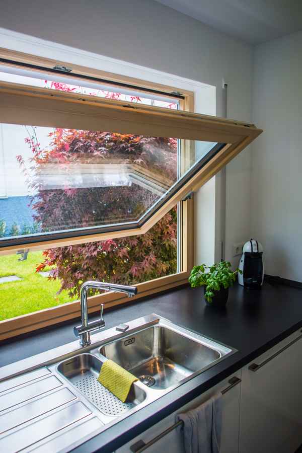Küche mit Kippfenster
