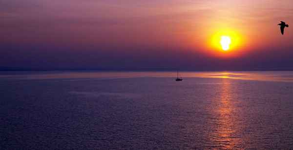 Untergehende Sonne am Meer