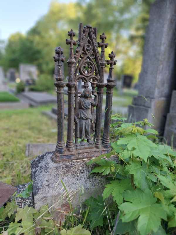 Gusseisenkreuz Figur