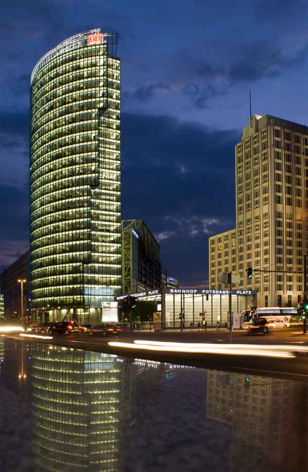 Am Potsdamer Platz am Abend