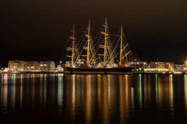 Die Passat in Travemünde bei Nacht