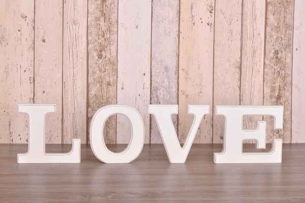 Love- Deko Buchstaben aus Holz