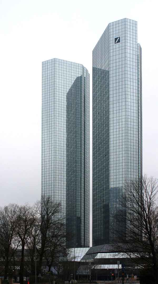 HOCH HINAUS