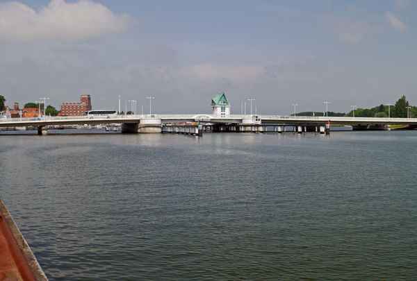 Die große Schlei-Brücke . . .