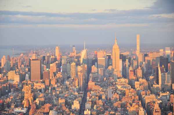 Uptown Skyline New York mit Empire State Building (One World Observatory)