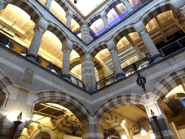 Amsterdam, Kaufhaus Magna Plaza