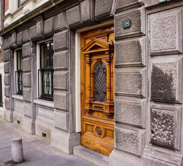 Kunstvolle Haustüre in Amsterdam