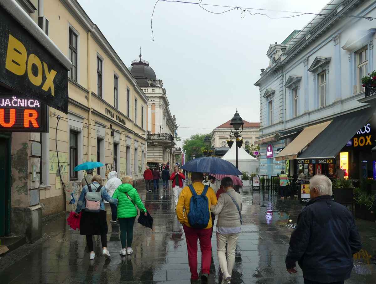 Fussgängerzone mit Regen