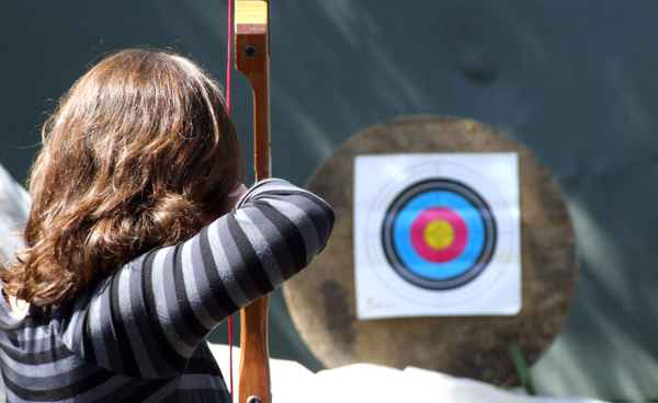 Amazone mit Pfeil und Bogen