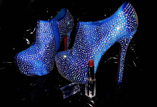 High Heels mit Lippenstift