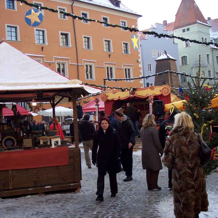 Der Lucrezia-Markt im Herzen der Altstadt 02