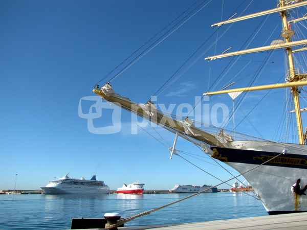 Segelschiff im Hafen von Palma