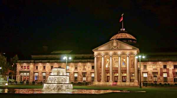 Kurhaus Wiesbaden bei Nacht