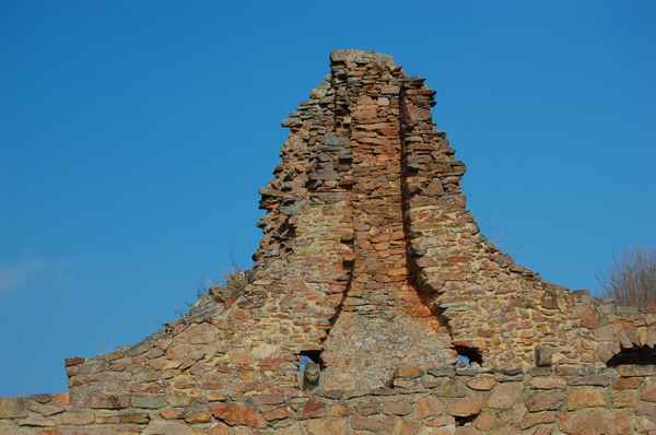 Burg Montfort, Kaminreste