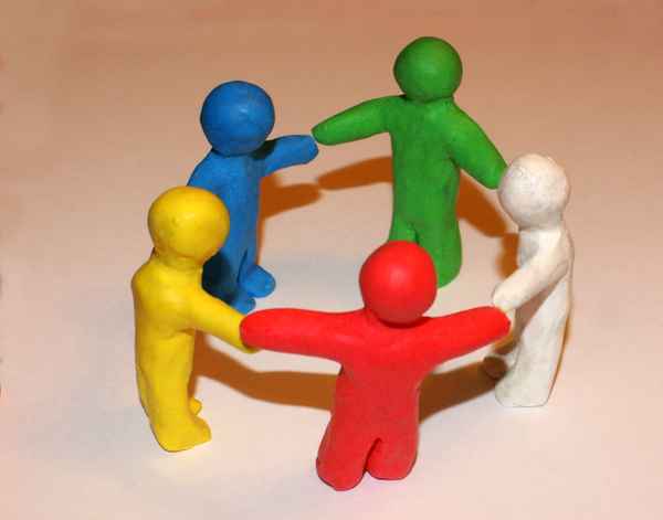 Plastilinmännchen im Kreis