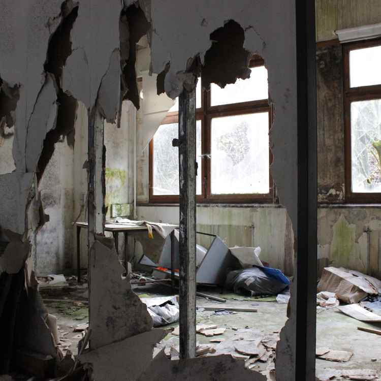 Lost place zerstörter Innenraum