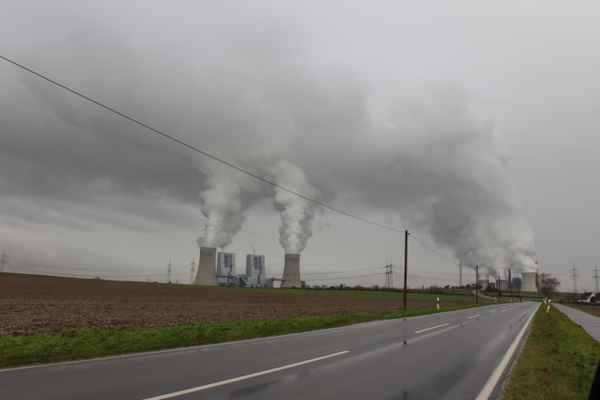 Braunkohlelraftwerke bei der Arbeit