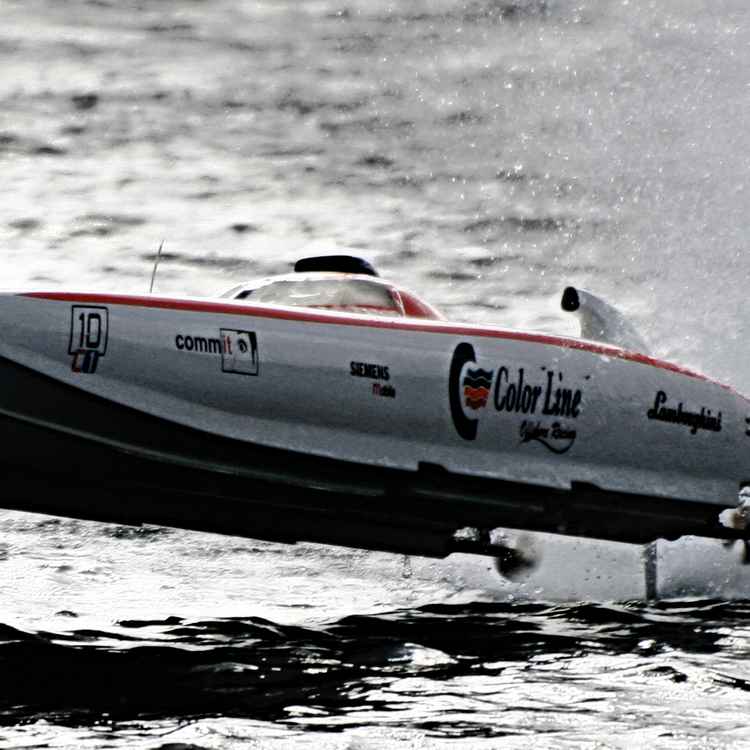 Rennboot 2