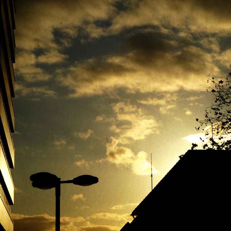 Himmel über den Häusern