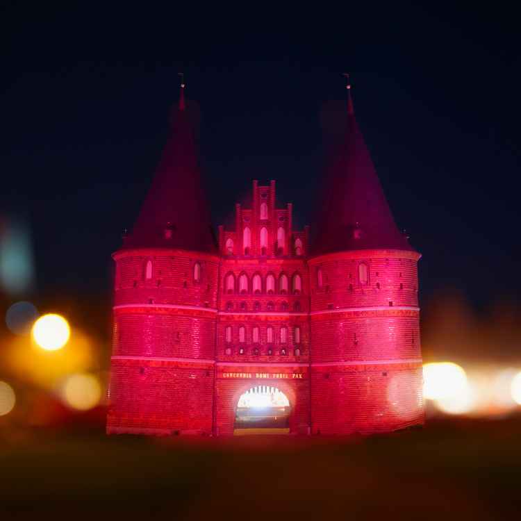 Holstentor am Weltmädchentag