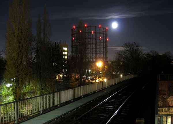 Gasometer Schöneberg bei Nacht