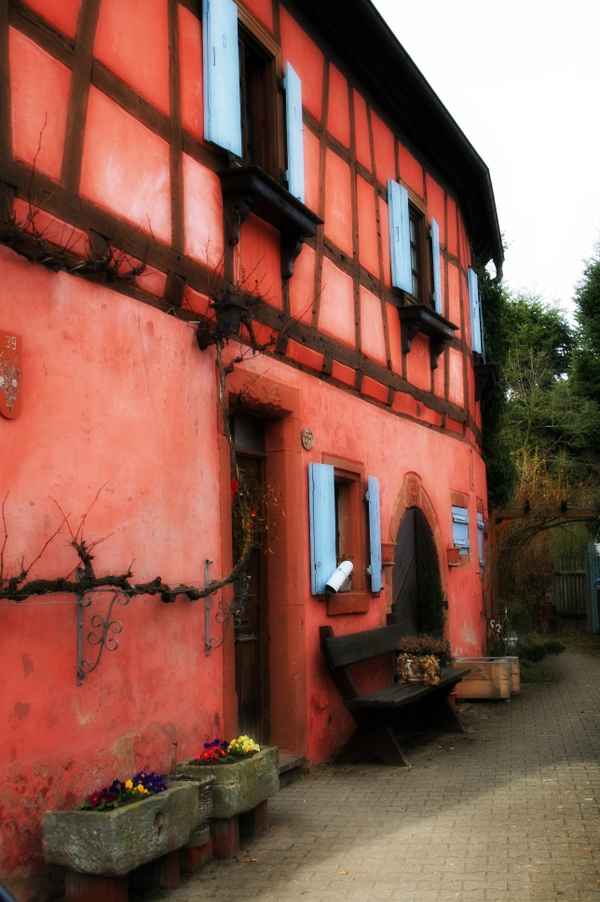 ländliche idylle in rot