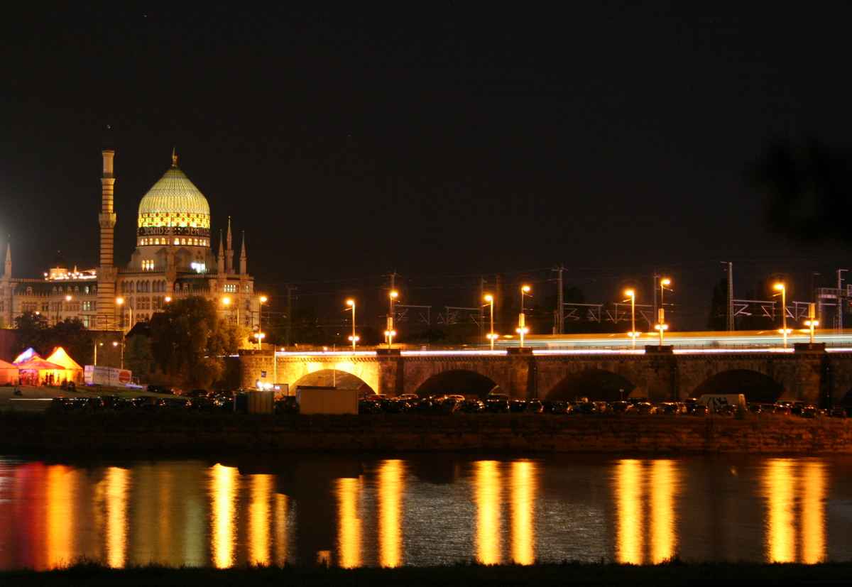 Yenidze und Marienbrücke am Abend