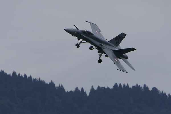 F18 vor Landung