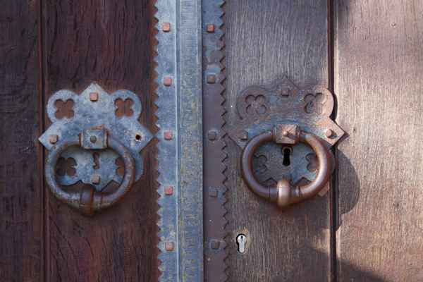 Alte und moderne Schlösser