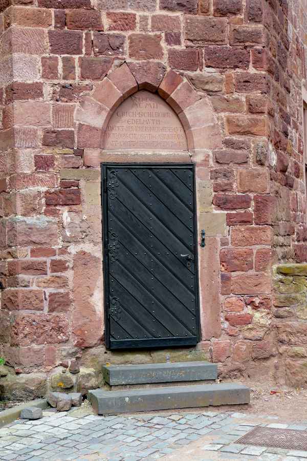 Burgtür von Burg Nideggen in der Rureifel