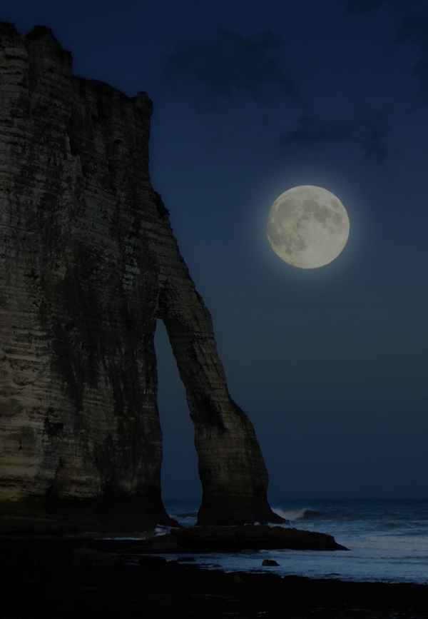 Porte d'Aval im Mondschein