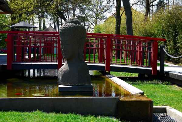 Budda und Brücke