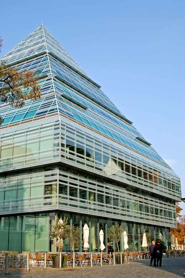 Pyramide der Ulmer Stadtbibliothek