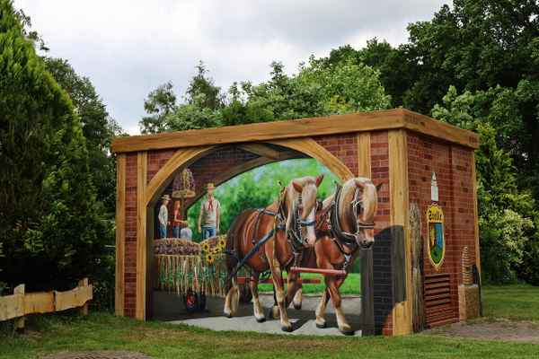 kunst am bau (erntefest in der ortschaft stelle)