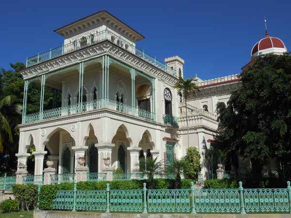 Kuba - Gebäude in Cienfuegos