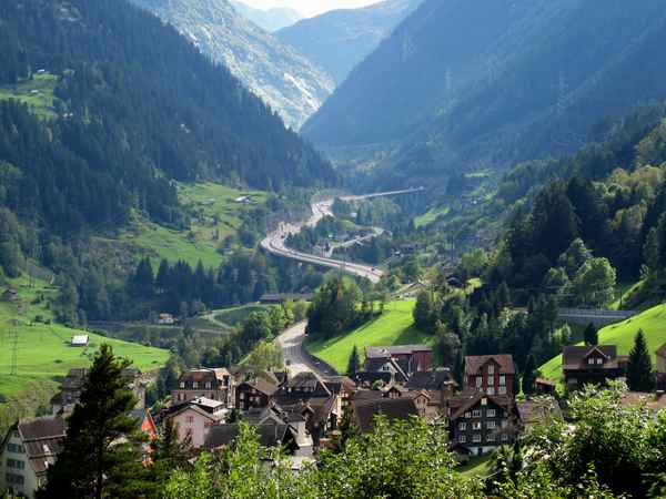 Gotthard-Autobahn bei Wassen