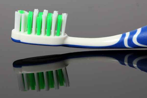 Zahnbürste IV