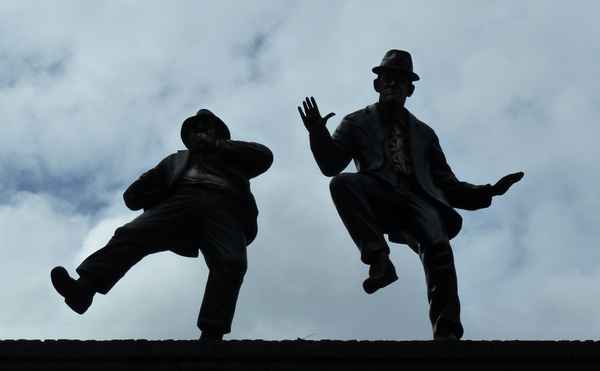 The Blues Brothers im Gegenlicht